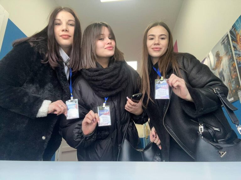 Студентки НУК імені адмірала Макарова передали «блекаутні» рюкзаки дітям Первомайського